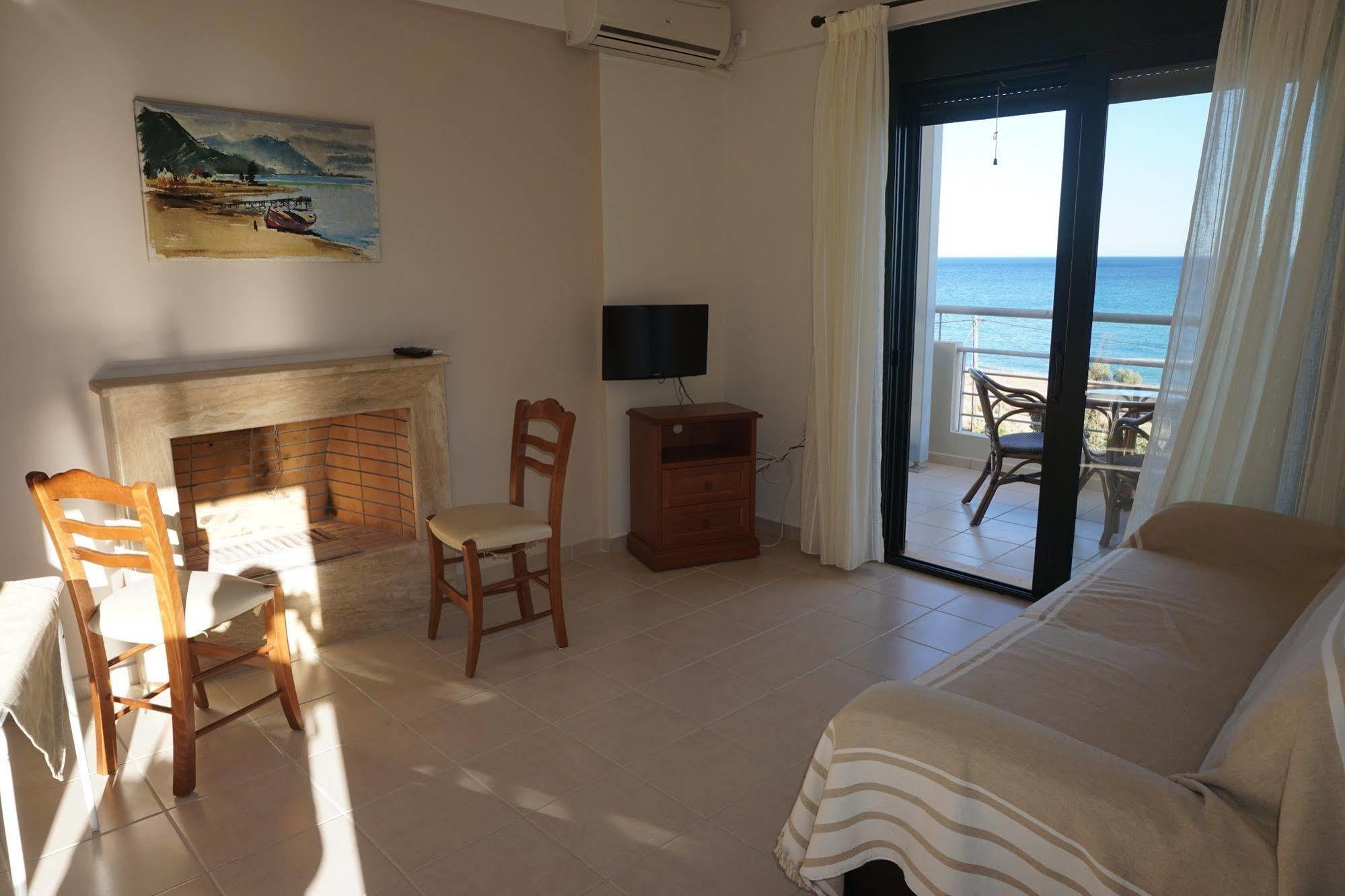 Portela Apartments Kampoula Keratókambos Eksteriør billede